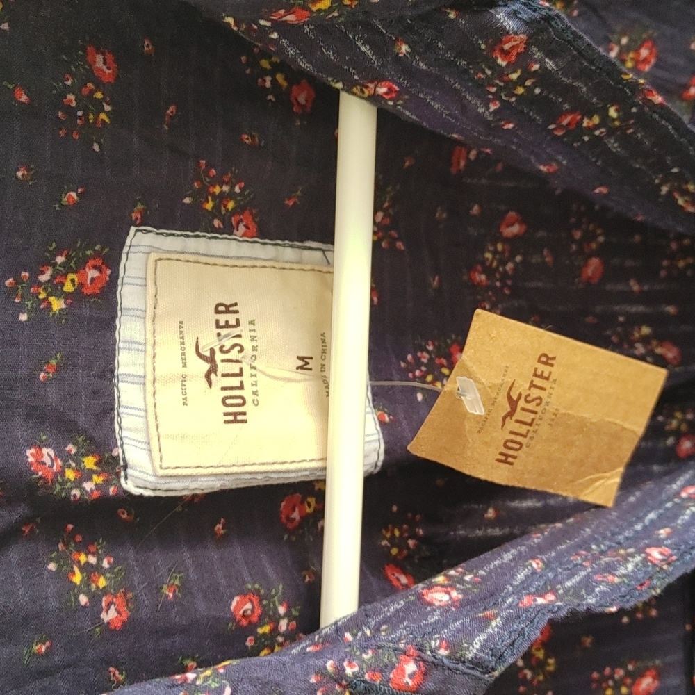 Hollister Medium Navy/Floral Button Down - Picture 4 of 5